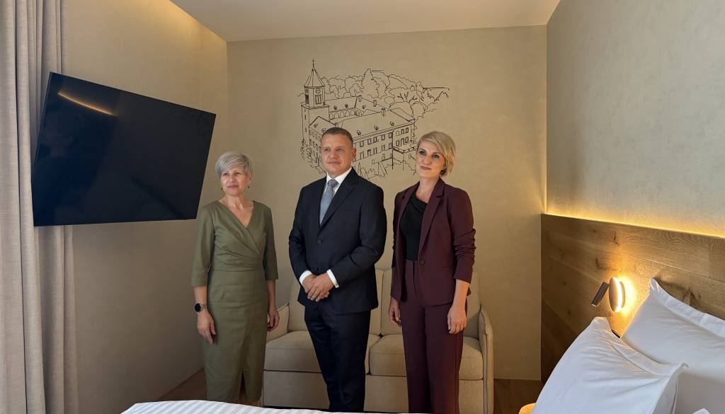 FOTO: Na Ptujskem polju zaživela več kot petmilijonska investicija, ki stavi na kolesarje, športnike in poslovne goste