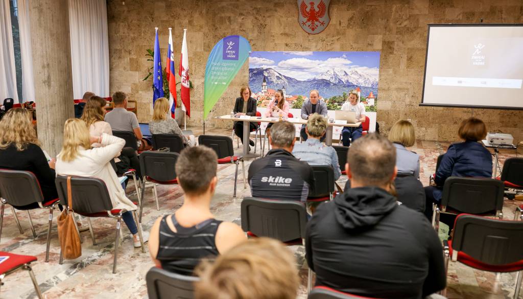 Bi se radi več gibali? Na Gorenjskem na voljo 19 brezplačnih programov za odrasle