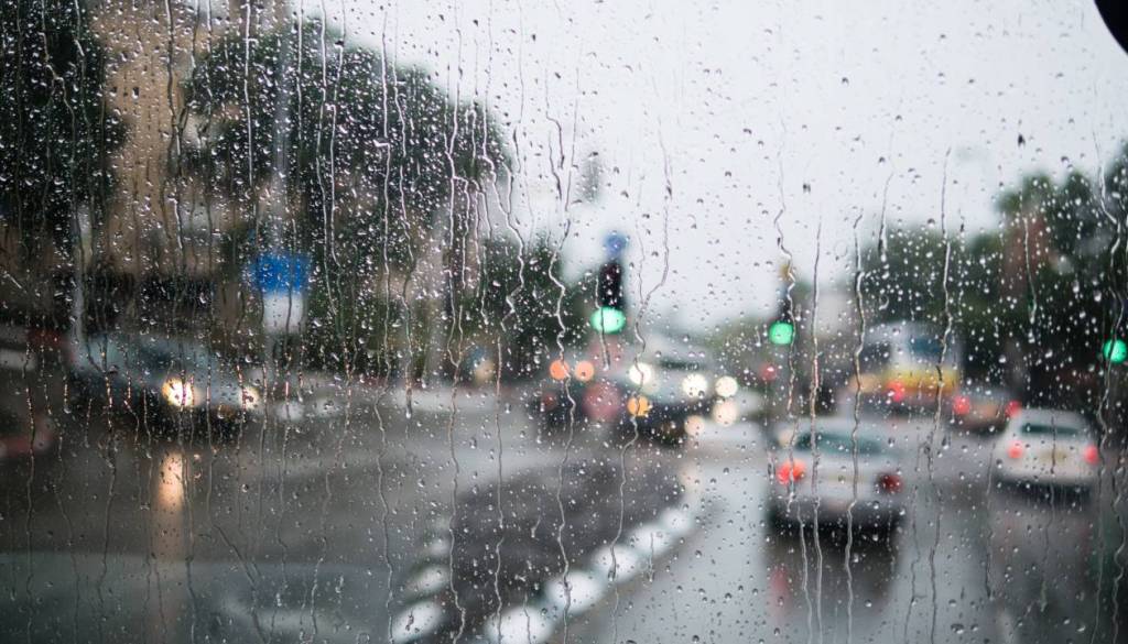 Vreme se bo danes še kisalo, jutri precej lepša slika
