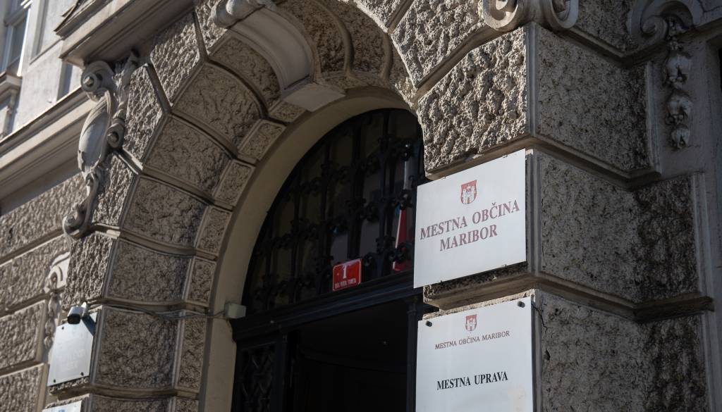 Mestna občina Maribor zaposluje: Najvišja plača 2764 evrov bruto, poglejte, koga iščejo