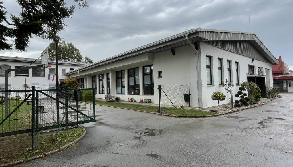 Na soboški osnovni šoli dobesedno zmanjkuje prostora, ministrstvo pa s prstom kaže na občino