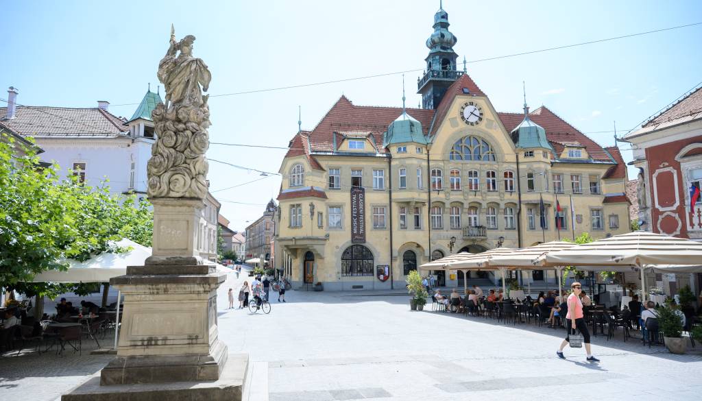 Topli septembrski dnevi se nadaljujejo, v četrtek sledi preobrat