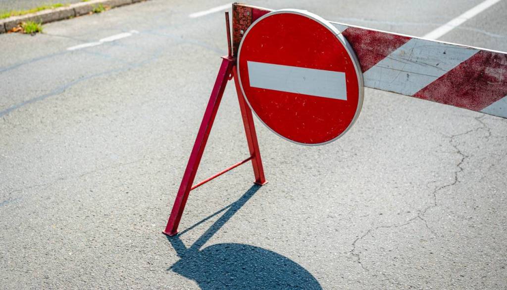 Kar dva meseca bo popolnoma zaprta lokalna cesta, dostop le za lokalno prebivalstvo