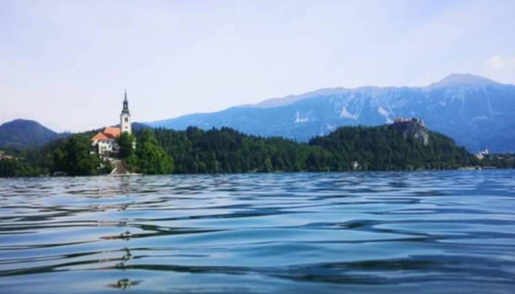 September, voda pa kot sredi poletja: gorenjski jezeri nenavadno topli