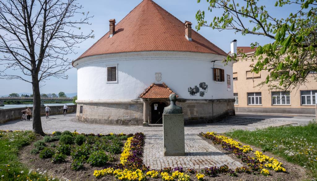 Fotografski outsiderji prihajajo na Ptuj, v Miheličevi galeriji dela avtorjev iz štirih držav