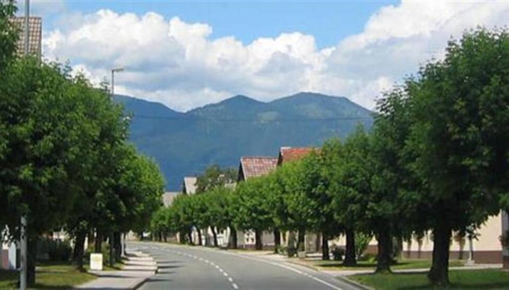V bližini šole kar 138 kilometrov na uro: Na Gasilski cesti vse višji rekordi