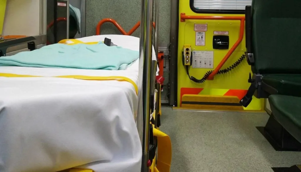 Tragična nočna intervencija pri Velikih Laščah, reanimacija osebe neuspešna