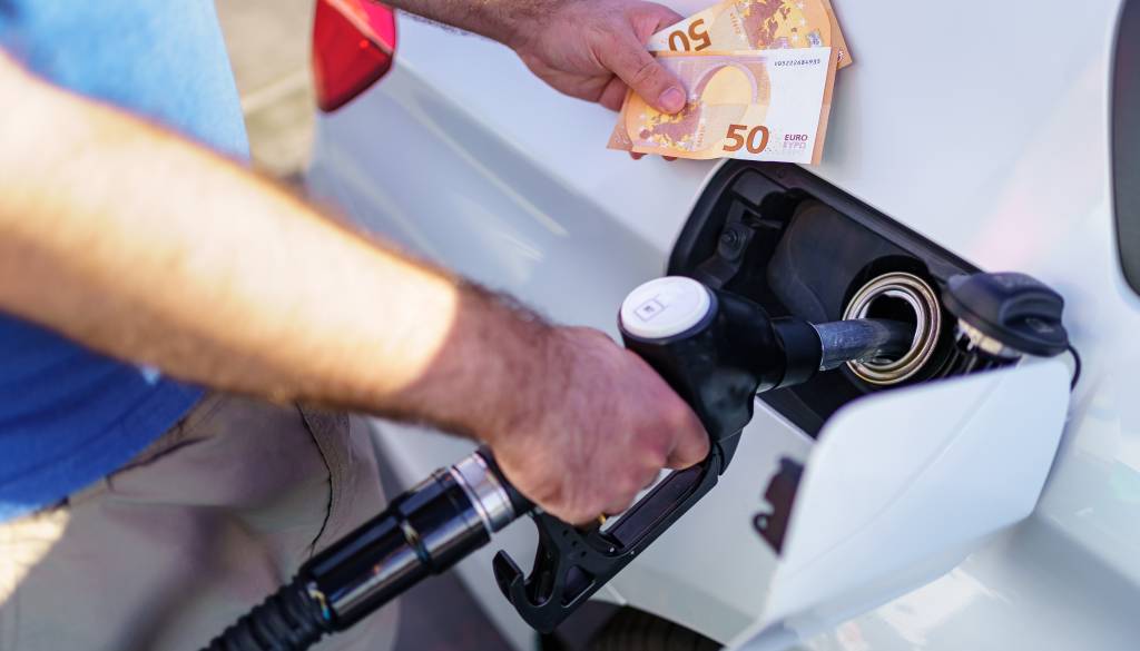 Dizel čez dva evra? Takšne cene goriv napovedujejo za torek