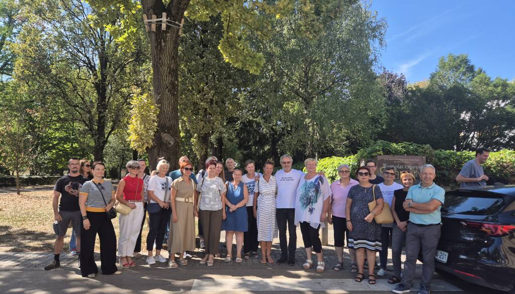 FOTO in VIDEO: V Murski Soboti začeli zbiranje podpisov za referendum, Štrukelj opozoril na težave pri oddaji podpore
