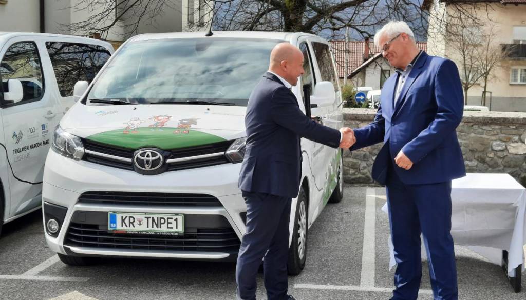 Živite v Bohinju brez dobre povezave z avtobusom? Znova je na voljo brezplačni kombi na zahtevo