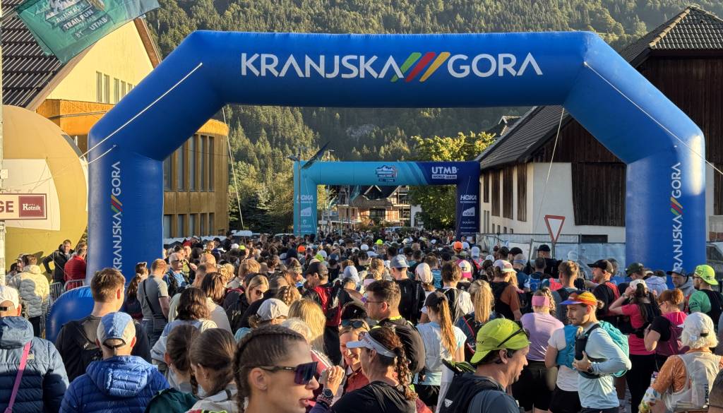 FOTO in VIDEO: Julijske Alpe preplavilo več kot 5000 trail tekačev, danes deset- in 25-kilometrski preizkušnji