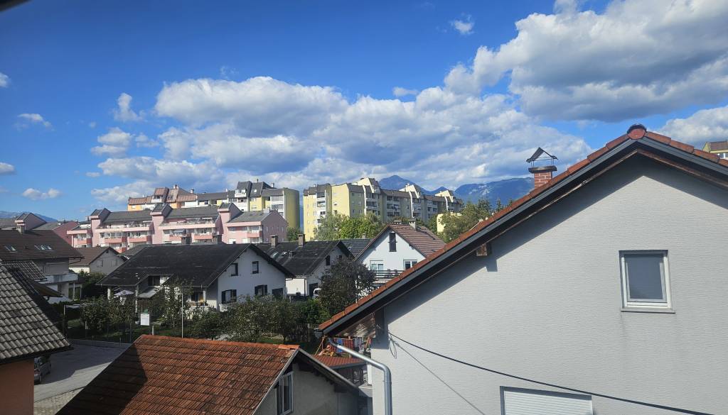 Turizem raste, 31.000 Gorenjcev pa živi v pretesnih stanovanjih