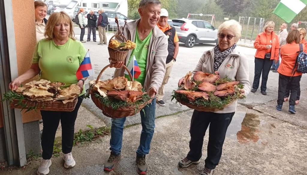 FOTO: Na Kureščku potekalo mednarodno srečanje gobarjev