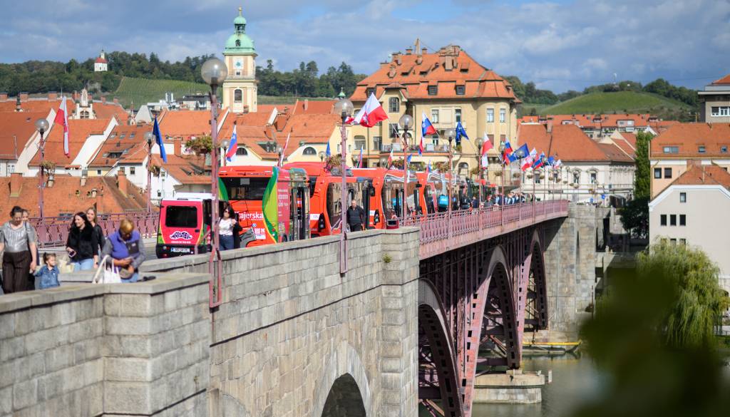 Avtobusi zavzeli Glavni most: Maribor pokazal svojo novo električno floto