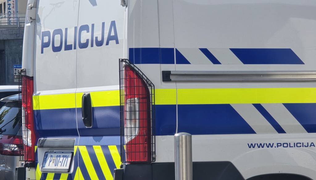 Pomurski policisti obravnavali nasilje v družini, osumljenca pridržali