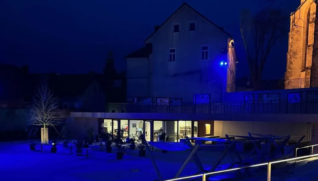 Ptuj se pridružuje svetovni pobudi, Glavni trg bo danes zasijal modro