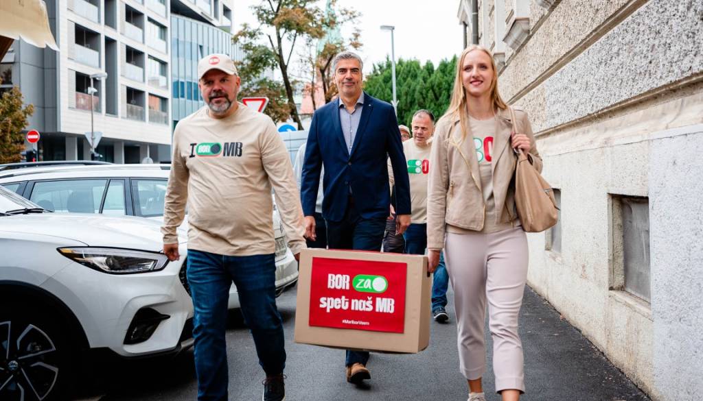 FOTO in VIDEO: Bor Greiner zbral podpise za župansko kandidaturo, zdaj lovi še podpise za listo