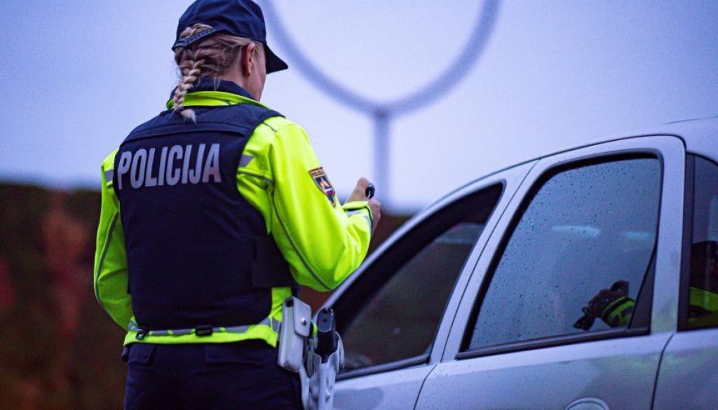 Policisti ustavili 33-letnika: Brez vozniškega dovoljenja, test pozitiven na kokain