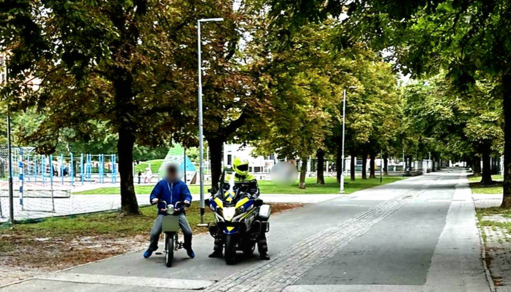 Gorenjska kronika: Predelan moped trikrat hitrejši od dovoljene meje