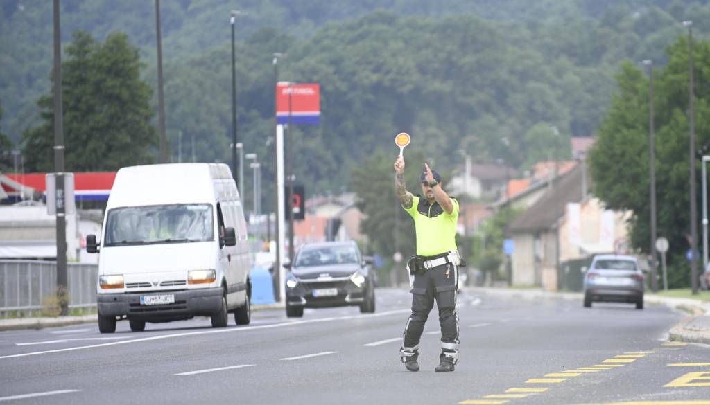 Kolone na več koncih države