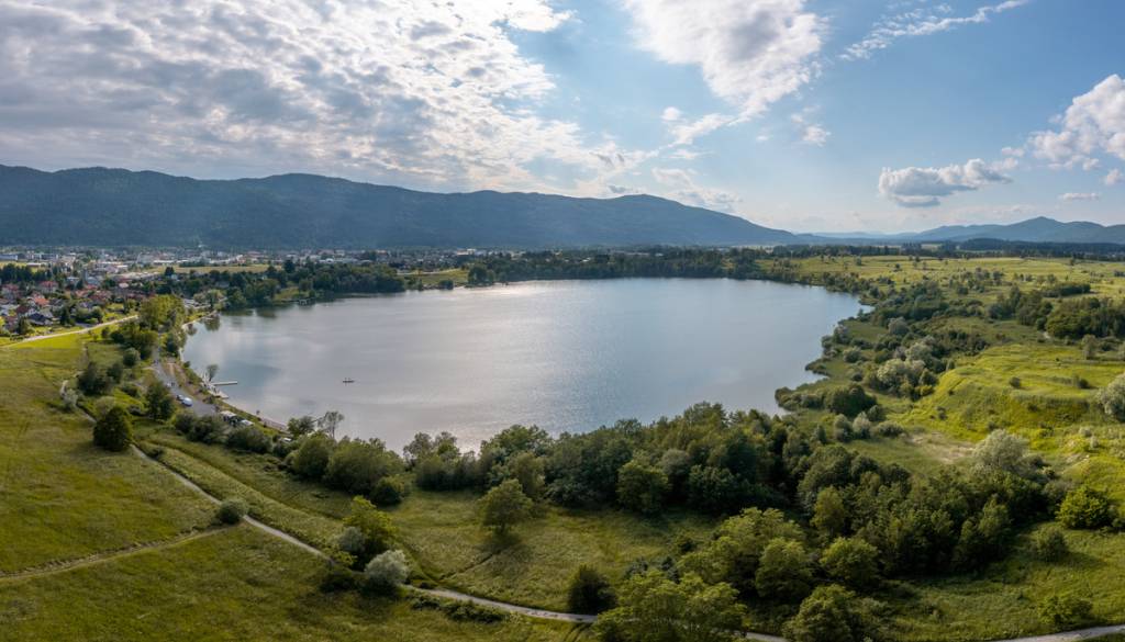 Od rudniške kotanje do jezera: zgodba Rudniškega jezera v Kočevju