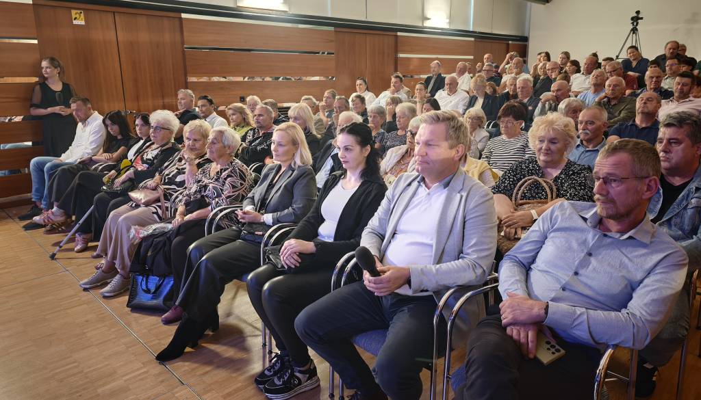 FOTO: Znani obrazi na Golobovem večeru v Murski Soboti