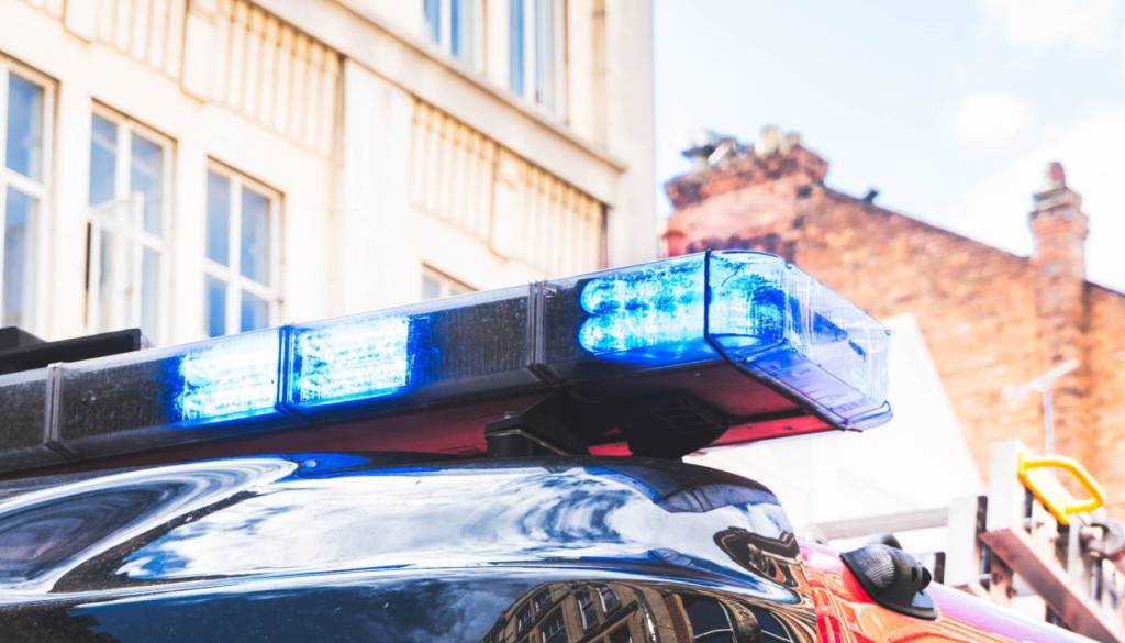 Tragična nesreča: Motorist trčil v motorista pred seboj in umrl