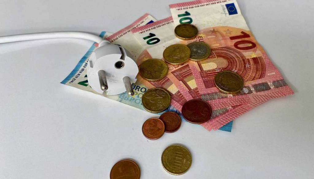 Večina pogleda le končni znesek: Ta postavka na položnici za elektriko pa je lahko ključna