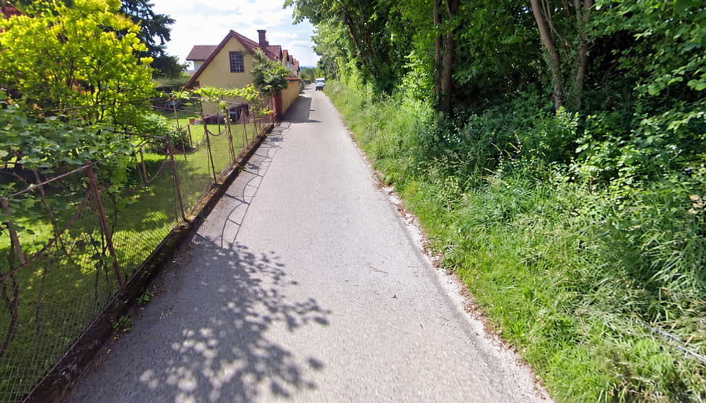 Poškodovana Hercegova ulica je del šolske poti, občina napoveduje sanacijo