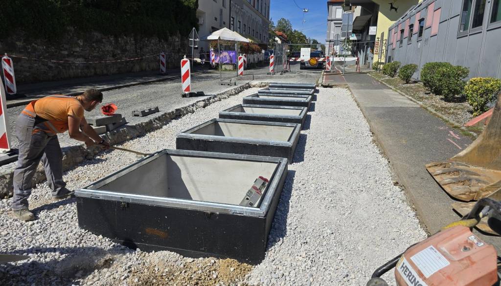 Nova pridobitev v središču Maribora: Na tej ulici gradijo podzemne zbiralnice