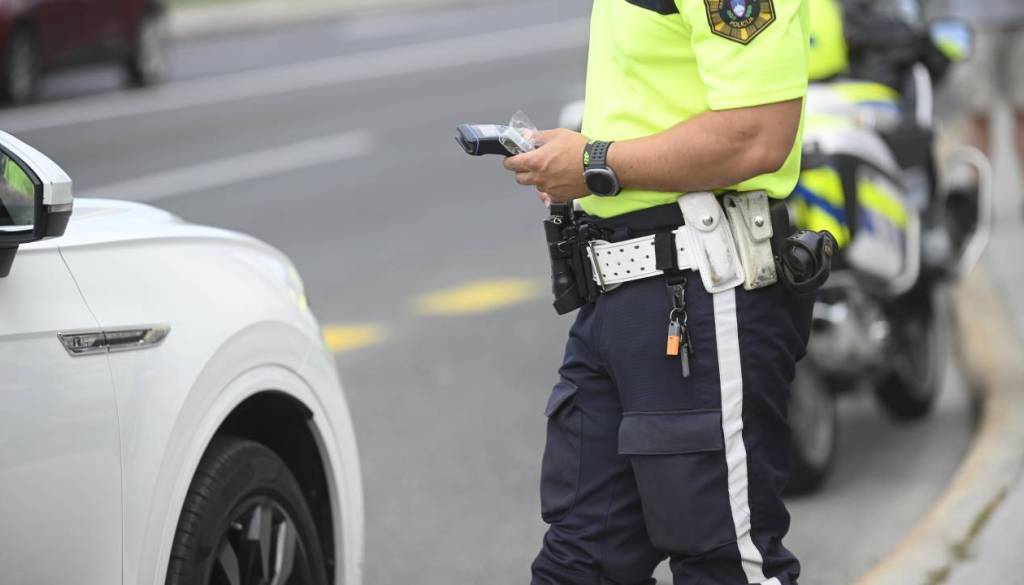 Sekcijsko merjenje hitrosti vse bližje: Voznike pred začetkom čaka še nekaj korakov