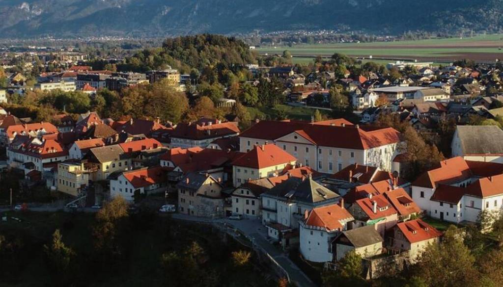 Stanovanja za mlade razburjajo Radovljičane: »Občina nima pripravljenega nič«