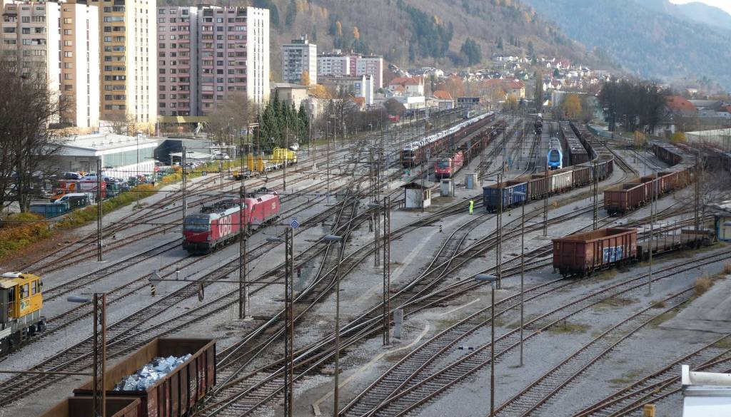 Zaradi del na Jesenicah več kot dva meseca brez vlakov, sledila bo še ena zapora