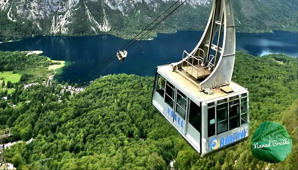 Vogel pred novimi naložbami, po milijonski žičnici obnavljajo še kočo in nihalko