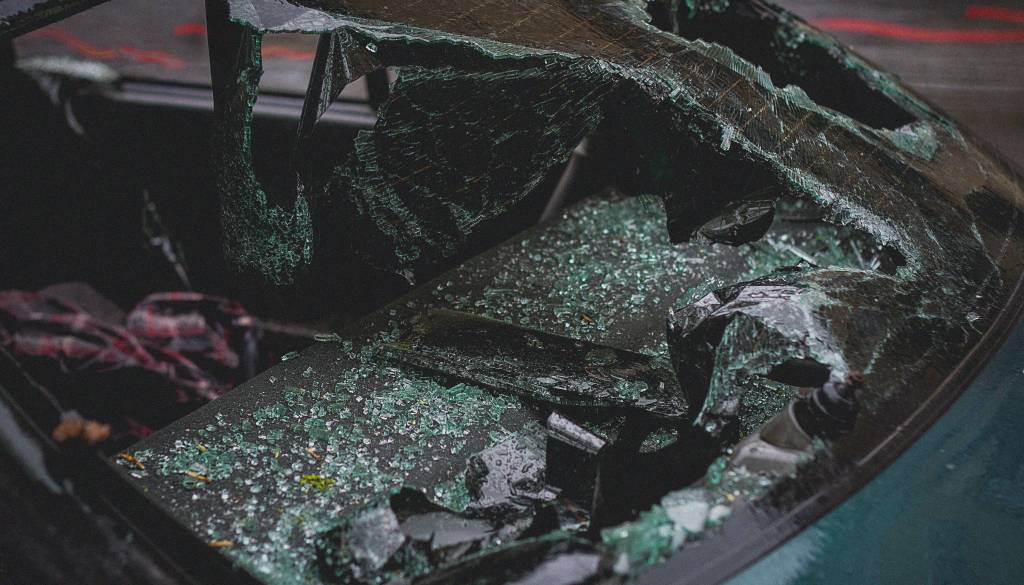 Tatovi na delu: Vlomili v hišo, v Krmi tarča trije avtomobili