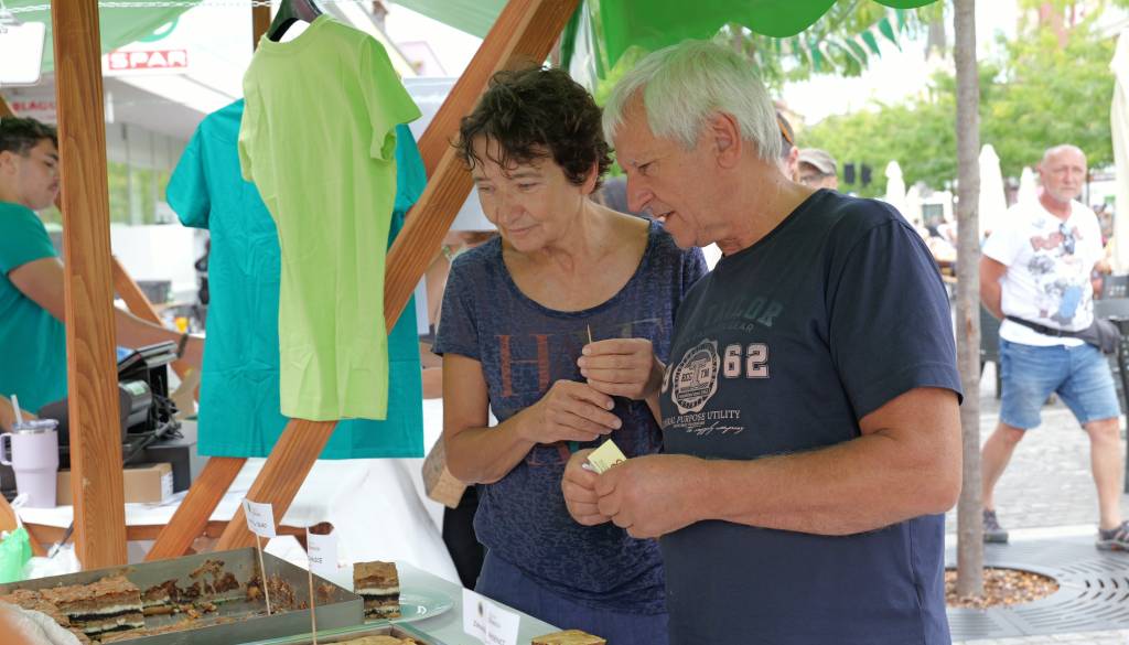 FOTO in VIDEO: V Murski Soboti diši po šunki in gibanici, festival privablja obiskovalce