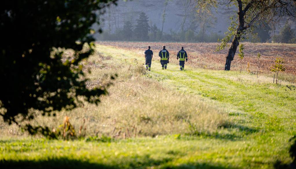 FOTO in VIDEO: Sirene pri Globokem, začela se je operacija z 250-kilogramsko bombo.