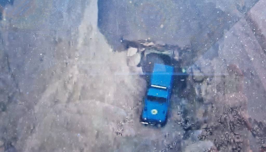 FOTO in VIDEO: Bomba je že na drugem bregu reke, zdaj bodo posegli v vžigalnika