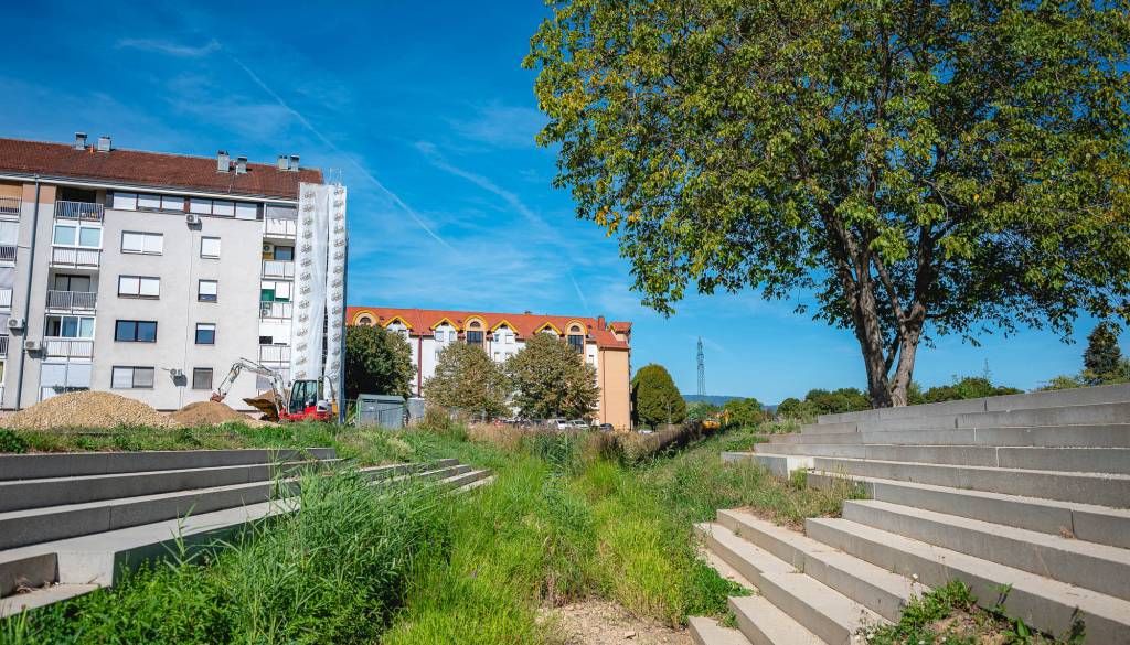 FOTO: Park ob Pekrskem potoku dobiva novo podobo: ohranili večino dreves, posadili jih bodo še 239