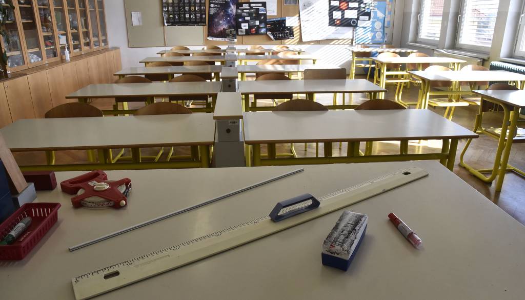 PREDLAGAJTE: Iščemo naj učiteljico ali učitelja v Ljubljani ali okolici