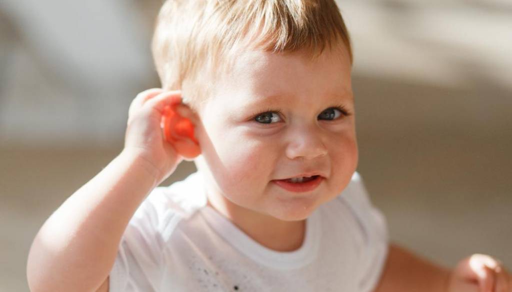 Čiščenje ušes doma: katere metode so varne in katere ne