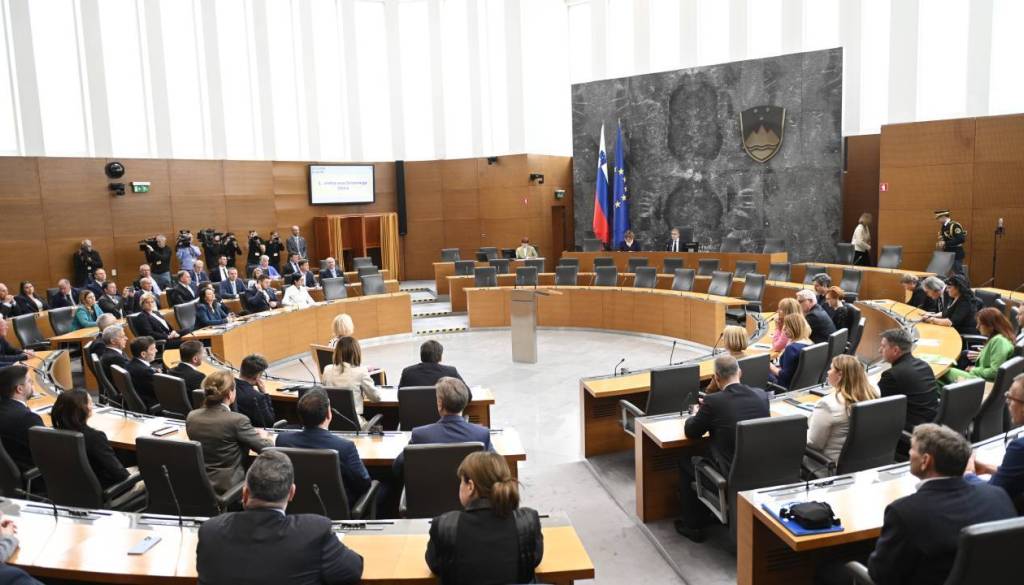 Poslanci vložili predlog razrešitve podpredsednice državnega zbora Avšič Bogovič