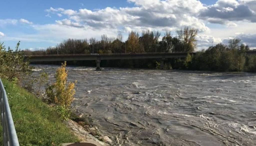 Močni nalivi prinašajo novo nevarnost: Grozijo plazovi in hitro naraščanje rek