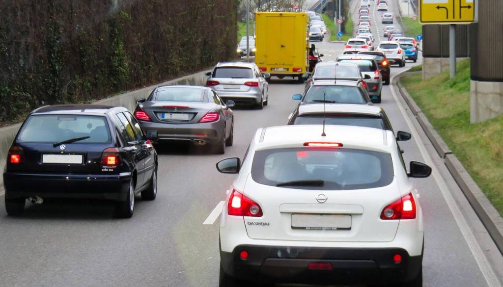Proti Ljubljani zastoji iz več smeri