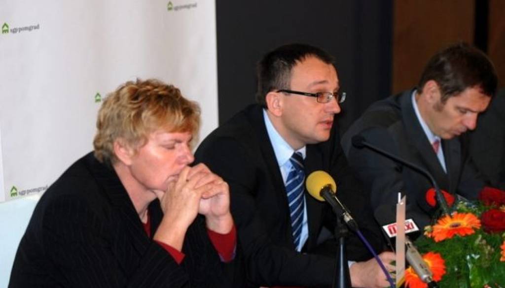 Z leve proti desni Karla Lobnik, Tadej Ružič in Boris Sapač