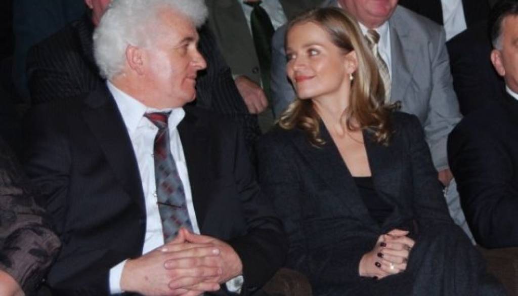 Poslanec Laszlo GÃ¶ncz v pogovoru z ministrico Kresalovo