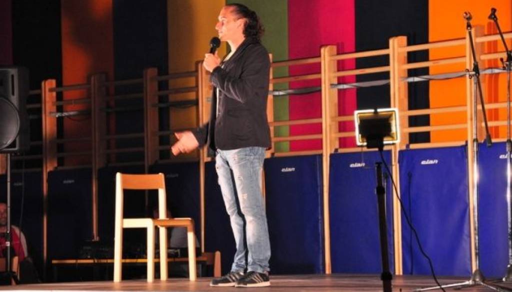 stand up 005.JPG
