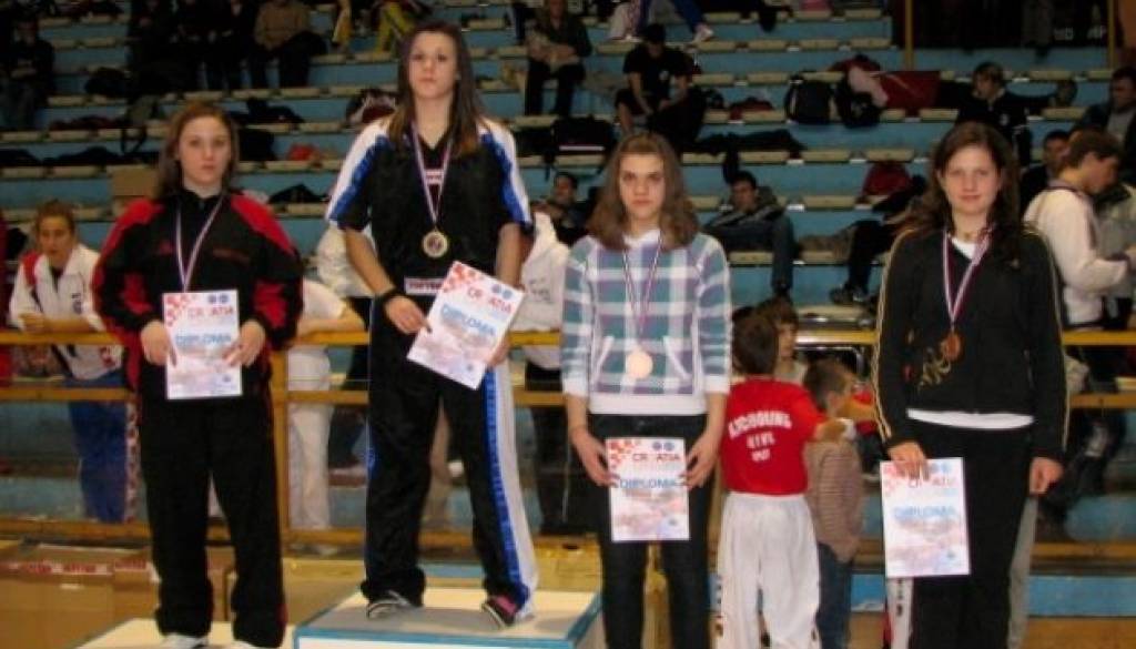 Aleša Bagari (skrajno desno)