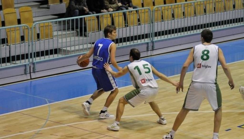 Davorin Pok v obrambni akciji