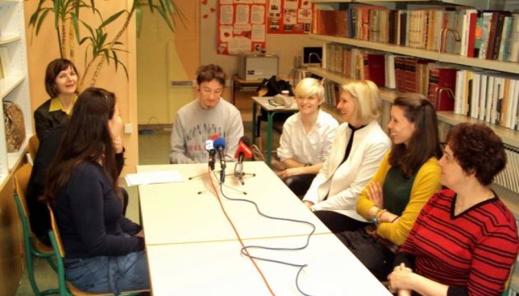 Dijaki in mentorji GMS.JPG